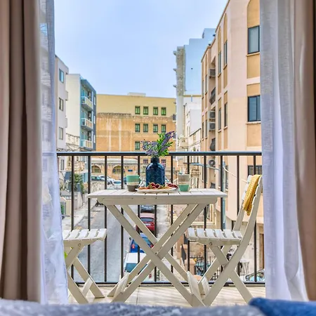 Stylish Apartment In The Heart Of Gzira Exterior photo